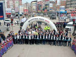 Van’da ‘Alışveriş Festivali’ Renkli Görüntülerle Başladı