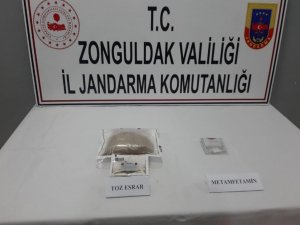 Durdurulan Otobüsteki Yolcudan Uyuşturucu Çıktı