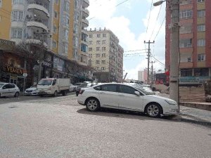Mardin’de Güneşli Havada Kar Yağdı