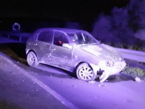 Otomobil Karşı Şeride Geçti, Sürücü Ölümden Döndü