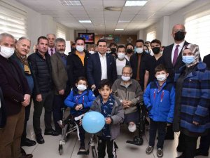 Kepez Belediyesi’nden Hemodiyaliz Merkezi’ne Kütüphane