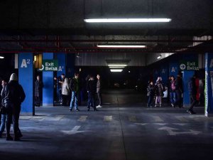 Lviv’de Halk, Sirenler Sonrası Avm Otoparkına Sığındı