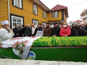 Eşi Tarafından Tüfekle Vurulan Kadın Son Yolculuğuna Uğurlandı