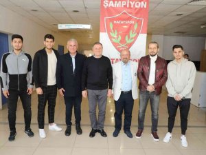 Hataylı Futbolcular Filipinler’de Top Koşturacak