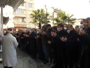 Çocuğuyla Fotoğraf Çektikten Birkaç Saat Sonra İntihar Eden Polis Son Yolculuğuna Uğurlandı