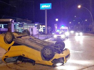 Refüje Çarpan Otomobil Takla Attı: 1 Yaralı