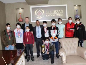 Minik Pehlivanlardan Kaymakam Yelek’e Ziyaret