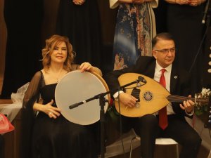 Sağlık Çalışanlarından Hastanede ’Tıp Bayramı’ Konseri