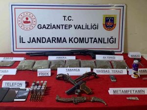 Jandarma Uyuşturucu Satıcısı Ve Kaçakçılara Göz Açtırmıyor