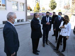 Uşak’ta Diyabet Hastası 75 Çocuğa Sensörlü Glikoz Ölçüm Cihazı Verildi