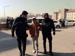 Yaralı Çocuğa Polisten Yardım Eli