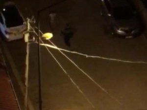 Çıplak Vatandaşa Meydan Dayağı