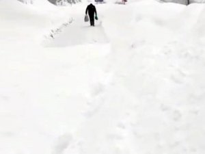 Trabzon-Bayburt Karayoluna Çığ Düştü