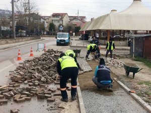 Kar Yağışı Sebebiyle Bozulan Yollar Tamir Ediliyor