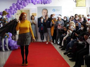 Kursiyerler, Kendi Diktikleri Kıyafetlerin Defilesini Yaptı