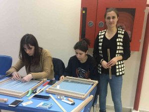 Öğrenciler İçin Halı Dokuma Kursu Açıldı