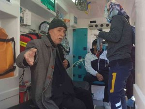 İ̇ki Otomobil Çarpıştı: 2 Yaralı