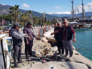 Alanya’da Teknecilerin ’Çöken İskele’ İsyanı
