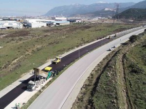 Büyükşehirden Akgedik Toki̇’ye 65 Bin Metrekarelik Sıcak Asfalt