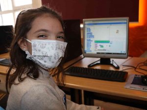 Teknoloji İsrafı Böyle Engellenir: Çöpe Değil Bilişim Sınıfına Gittiler