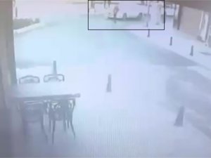 Yolun Karşısına Geçmeye Çalışan Genç Kıza Otomobil Çarptı
