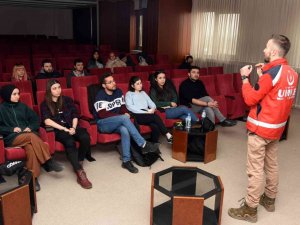 Afyonkarahisar’da Üniversite Öğrencilerine ‘İ̇lk Yardım’ Eğitimi Verildi