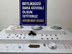 Beylikdüzü’nde Uyuşturucu Zanlısı Elindeki "Kaplan" Dövmesinden Yakalandı