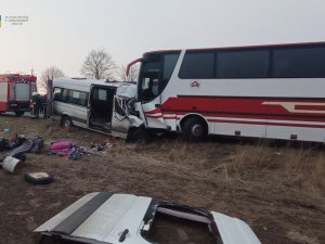Ukrayna’da Tahliye Araçları Çarpıştı: 7 Ölü, 9 Yaralı