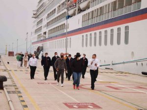 Kuşadası’na Gemi İle 145 Yolcu Geldi