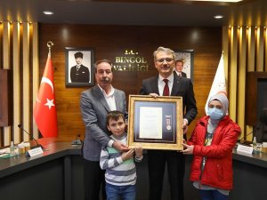 Bingöl’de Şehit Yakınlarına ‘Devlet Övünç Madalyası Ve Beratı’ Takdim Edildi