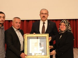 Elazığ’da Şehit Aileleri Ve Gazilere ‘Devlet Övünç Madalyası Ve Beratı’ Verildi