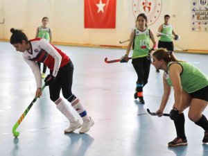 Üniversitelerarası Hokey Şampiyonası Gaün’de Yapılıyor