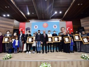Diyarbakır Valisi Karaloğlu, 12 Şehit Yakınına Devlet Övünç Madalyalarını Takdim Etti