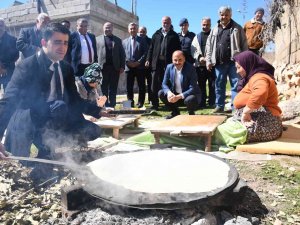 Kaymakam Sevgili, Kadınlarla Köy Ekmeği Pişirdi