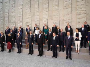 Bakan Akar, Nato Savunma Bakanlarının Aile Fotoğrafına Katıldı