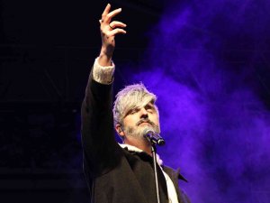 Manuş Baba Van’da Sevenleriyle Buluştu