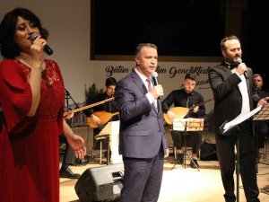 Rektör Elmacı, Konserde Çanakkale Türküsünü Seslendirdi