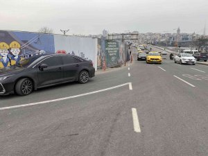 Unkapanı’ndaki Tramvay Alt Geçit Çalışması Yayaları Tehlikeye Ayıyor