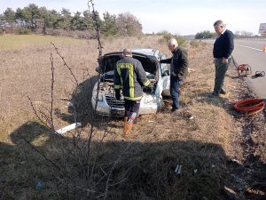 Edirne’de Otomobil Yol Kenarına Uçtu: 1 Yaralı