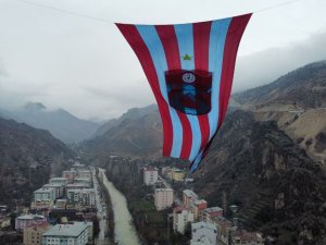 Artvin’de Dev Viyadüklere Asılan Trabzonspor Bayrağının Kaldırılmasıyla İlgili Açıklama Geldi