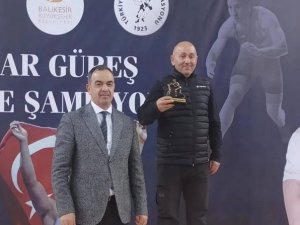 Hakkarili Antrenör ‘En Centilmen Antrenör’ Ödülüne Layık Göründü