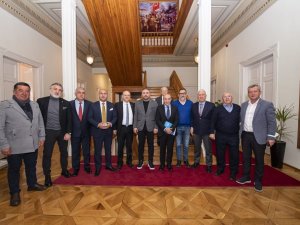 İ̇zmir Kulüplerine 30 Milyon Liralık Destek Daha
