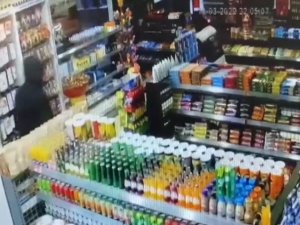 Maltepe’de Hırsızlar İş Üstündeyken İş Yeri Çalışanına Yakalandı