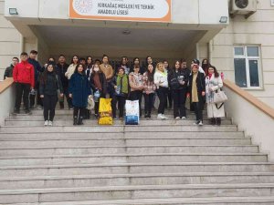 Kırkağaç’ta Duyarlı Öğrenciler Sokak Hayvanlarını Unutmadı