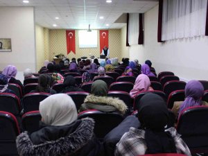 Abdülhamid Han Konferansı İlgi Topladı