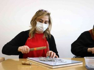 Sivas’ta Kadınlar Filografi İle Stres Atıyor