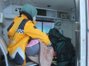 Hastalanan Anne Ve Bebeğine Sağlık Ekipleri Yetişti