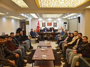 Başkan Çelik Ak Parti’li Gençlerle Buluştu