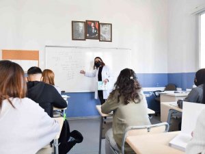 Bayraklı Belediyesi Sosyal Etkinlik Merkezinde Kayıtlar Başladı