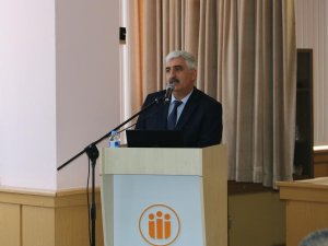 Dekan Erdem: “Akif, Toplumu Yönlendiren Bir Aydındır”